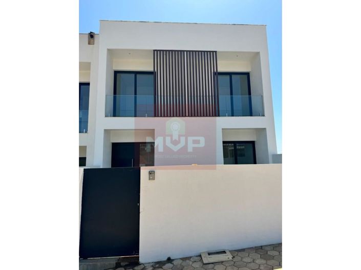 Image No.8-4 Bed House for sale