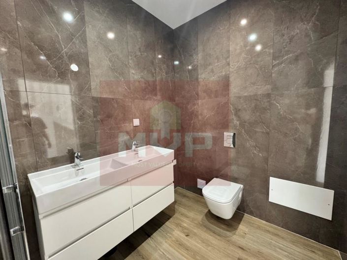 Image No.9-4 Bed House for sale