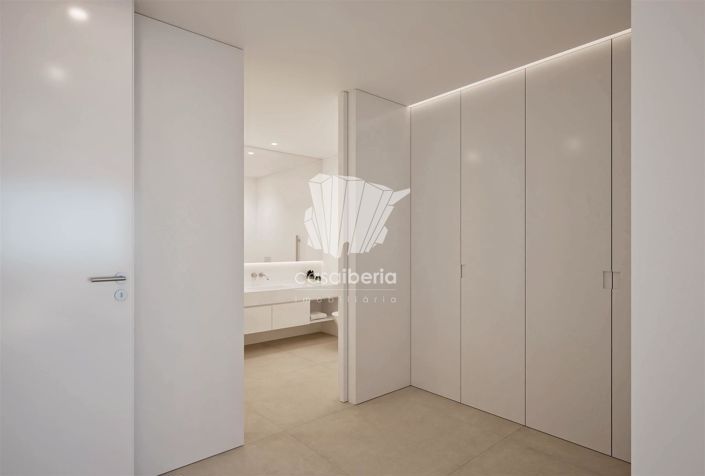 Image No.18-4 Bed House for sale