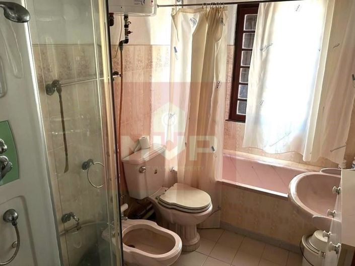 Image No.17-6 Bed House for sale