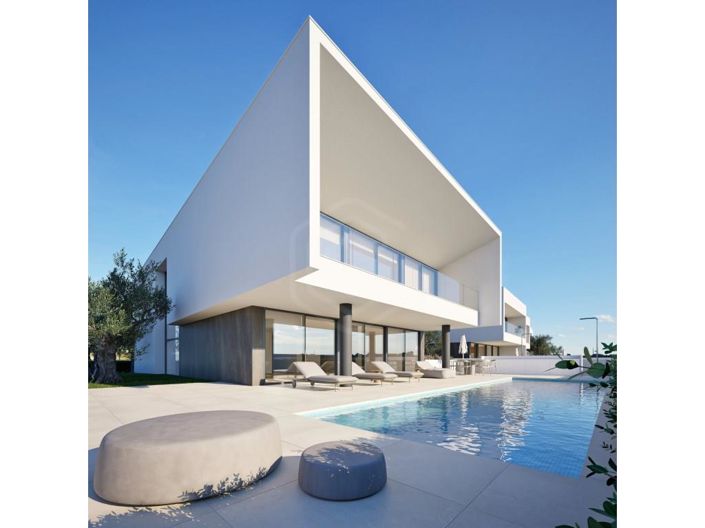 Image No.18-4 Bed House for sale