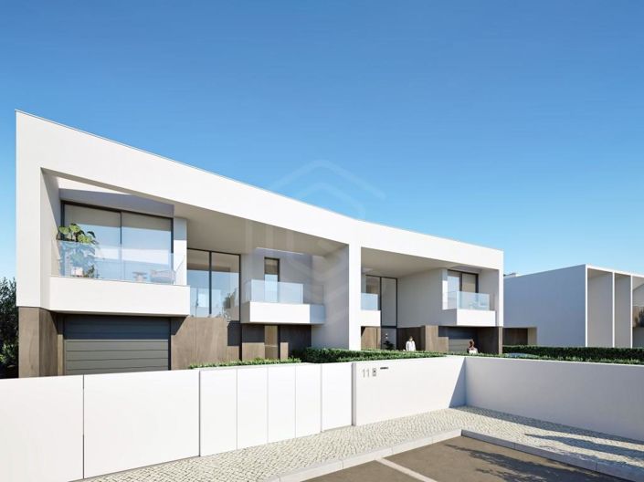 Image No.25-4 Bed House for sale