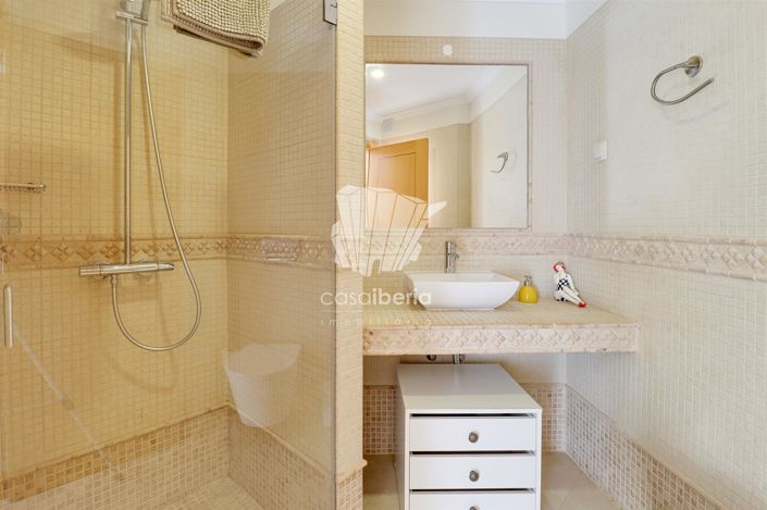 Image No.22-4 Bed House for sale