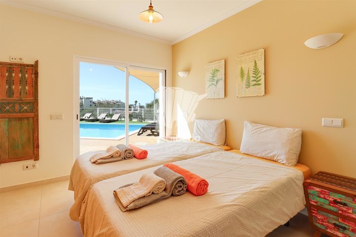 Image No.24-4 Bed House for sale