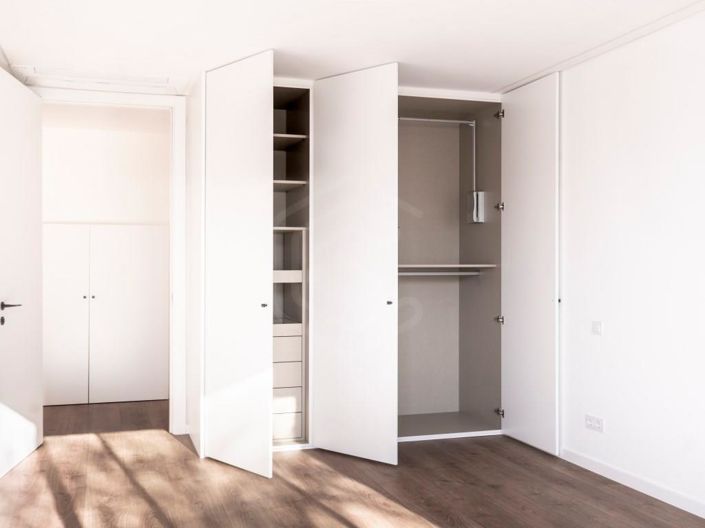 Image No.18-3 Bed House for sale