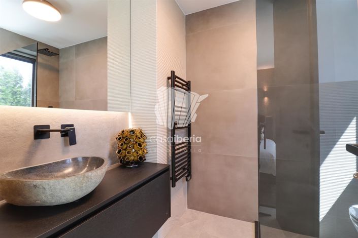 Image No.21-6 Bed Apartment for sale