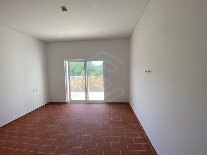 Image No.18-12 Bed House for sale