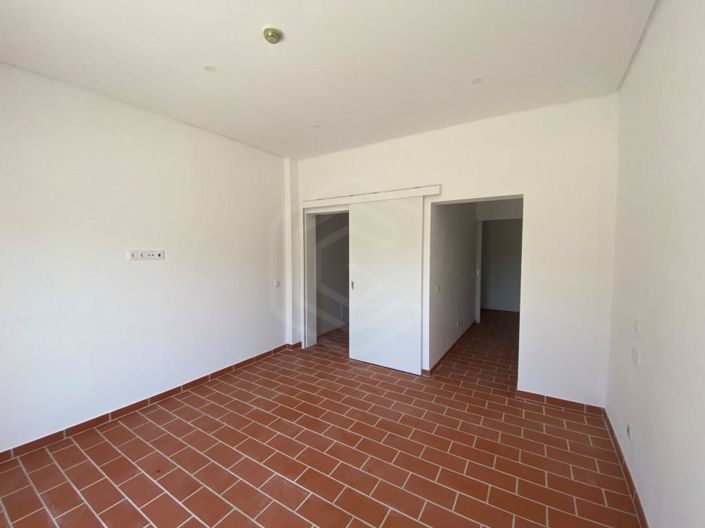 Image No.20-12 Bed House for sale