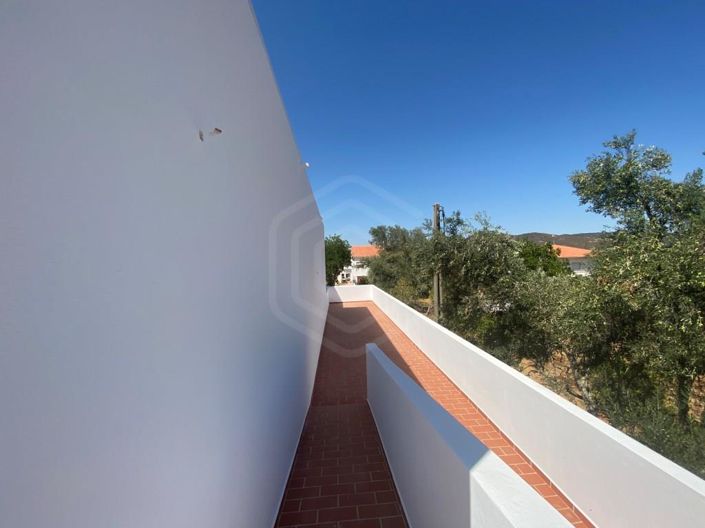 Image No.28-12 Bed House for sale