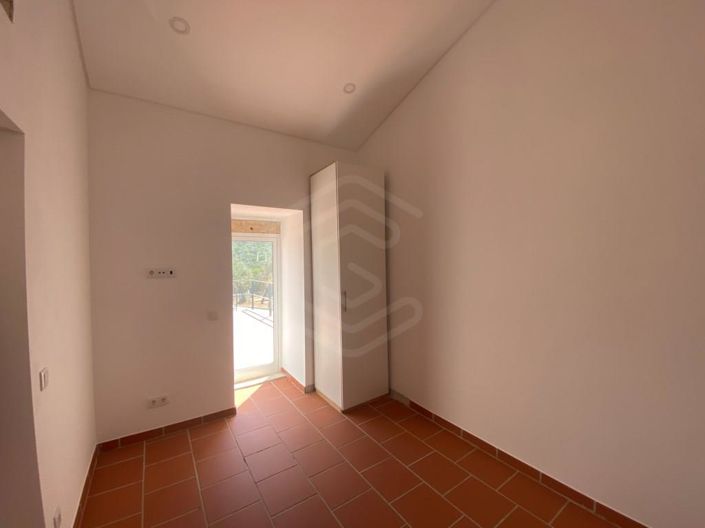 Image No.6-12 Bed House for sale
