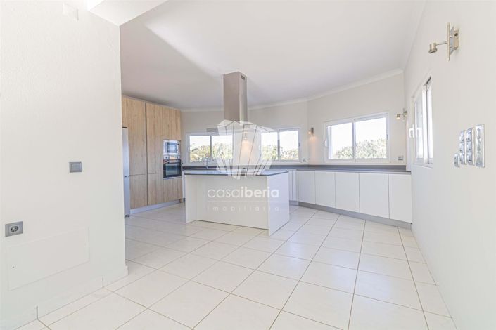 Image No.15-3 Bed House for sale