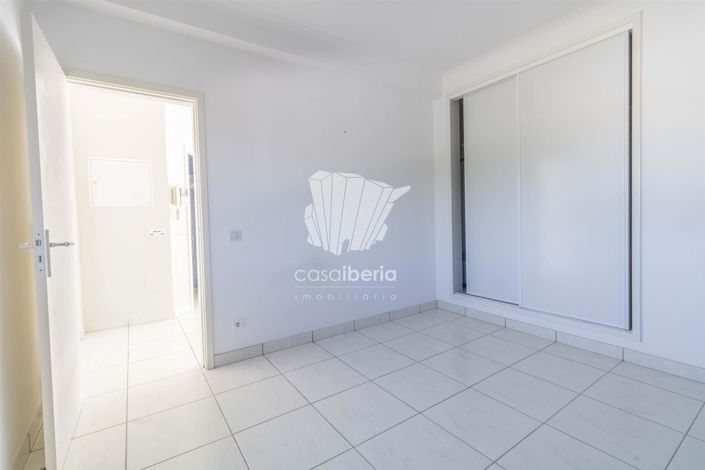 Image No.25-3 Bed House for sale