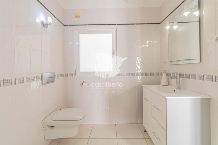 Image No.9-3 Bed House for sale