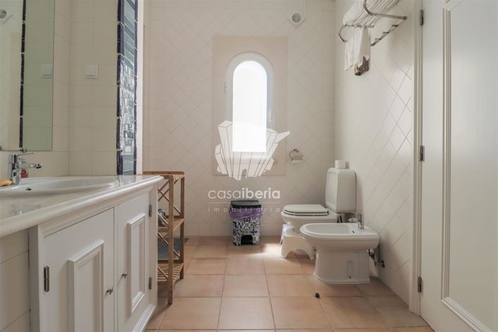 Image No.12-5 Bed House for sale