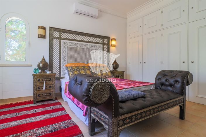 Image No.17-5 Bed House for sale