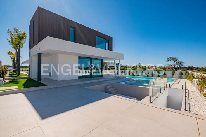 Image No.10-4 Bed House for sale