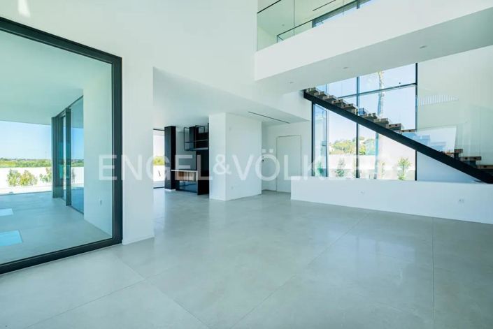 Image No.13-4 Bed House for sale