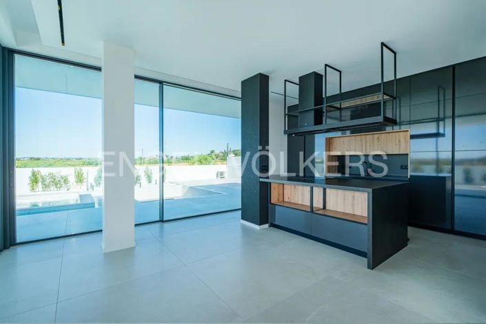 Image No.14-4 Bed House for sale