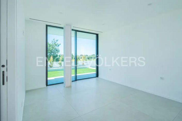 Image No.16-4 Bed House for sale