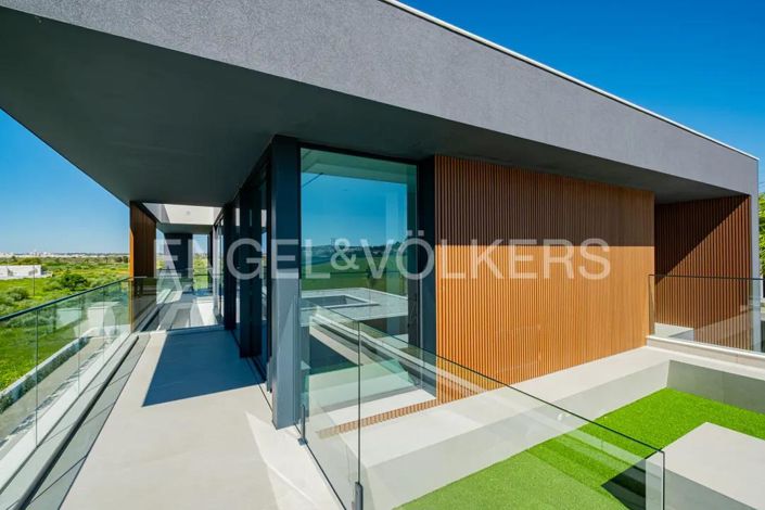 Image No.22-4 Bed House for sale