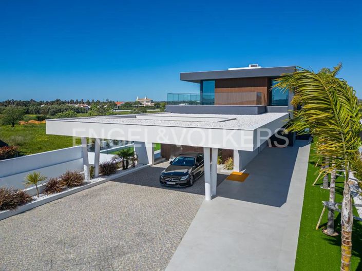 Image No.3-4 Bed House for sale