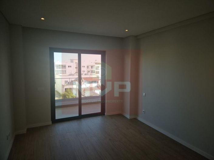 Image No.24-3 Bed Apartment for sale