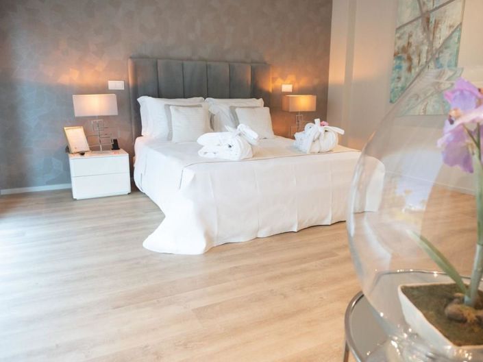 Image No.14-8 Bed House for sale