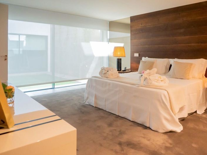 Image No.26-8 Bed House for sale