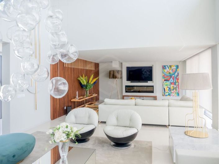 Image No.3-8 Bed House for sale