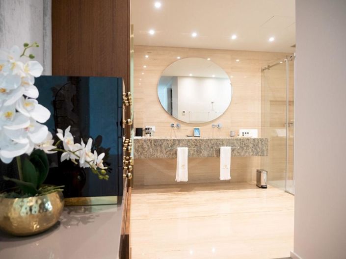 Image No.35-8 Bed House for sale