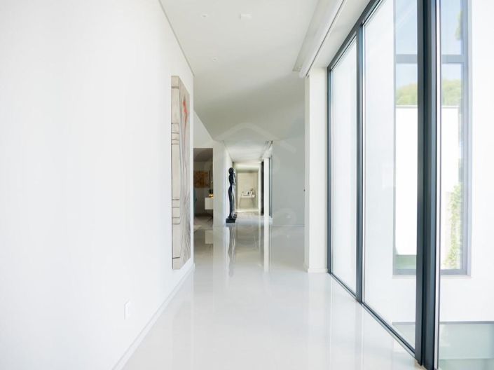 Image No.6-8 Bed House for sale