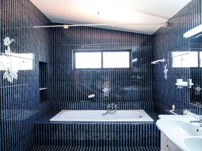 Image No.25-5 Bed House for sale