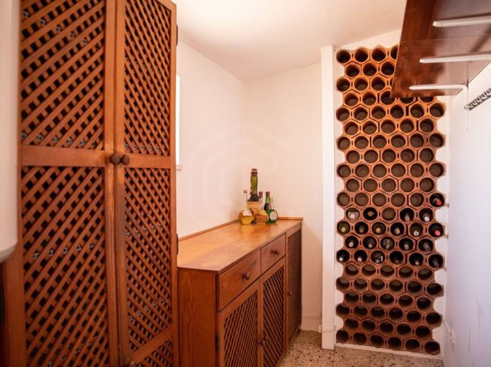 Image No.6-5 Bed House for sale