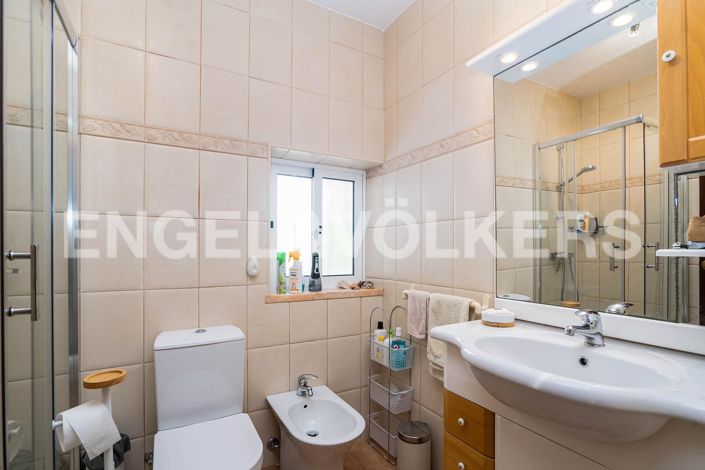 Image No.10-5 Bed House for sale