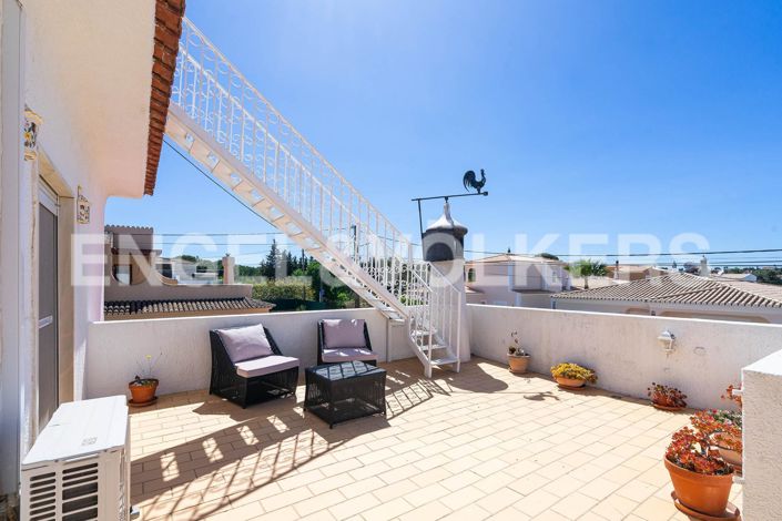 Image No.18-5 Bed House for sale