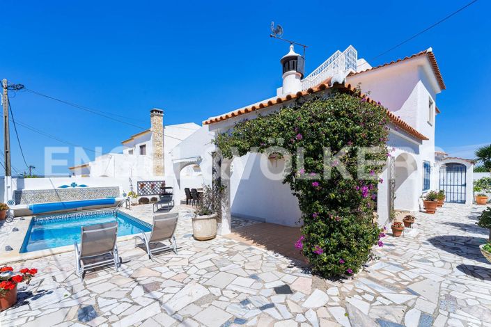 Image No.2-5 Bed House for sale