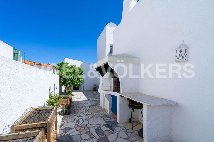 Image No.21-5 Bed House for sale