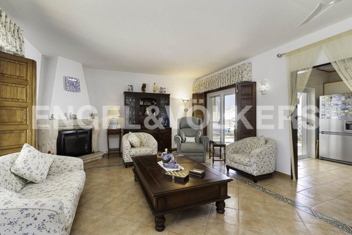 Image No.5-5 Bed House for sale