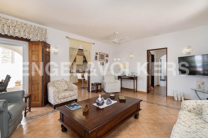 Image No.6-5 Bed House for sale