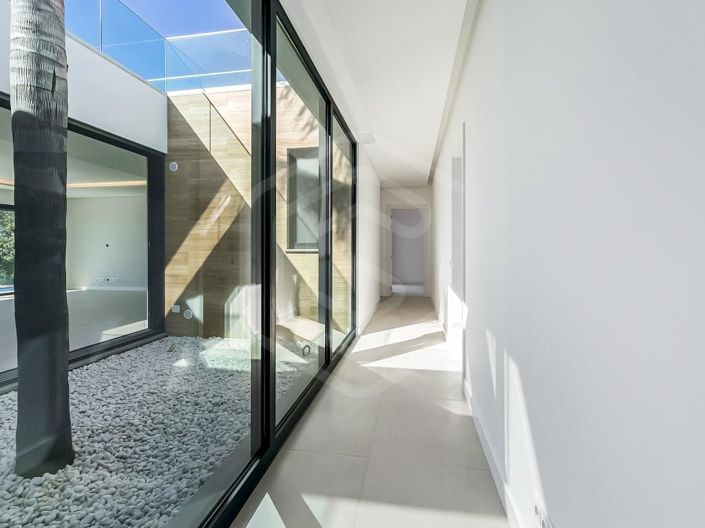 Image No.10-5 Bed House for sale