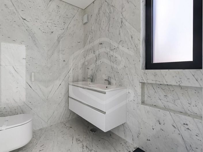 Image No.14-5 Bed House for sale