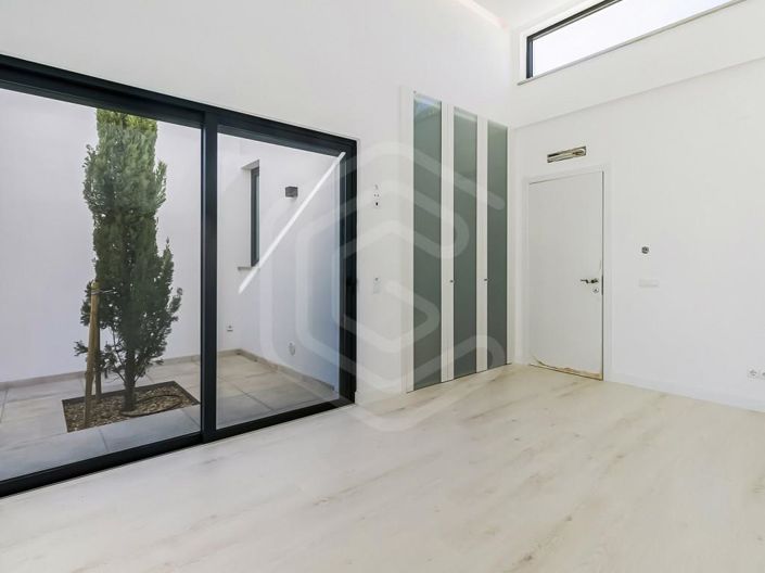 Image No.15-5 Bed House for sale