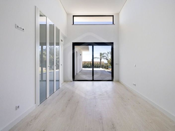 Image No.20-5 Bed House for sale