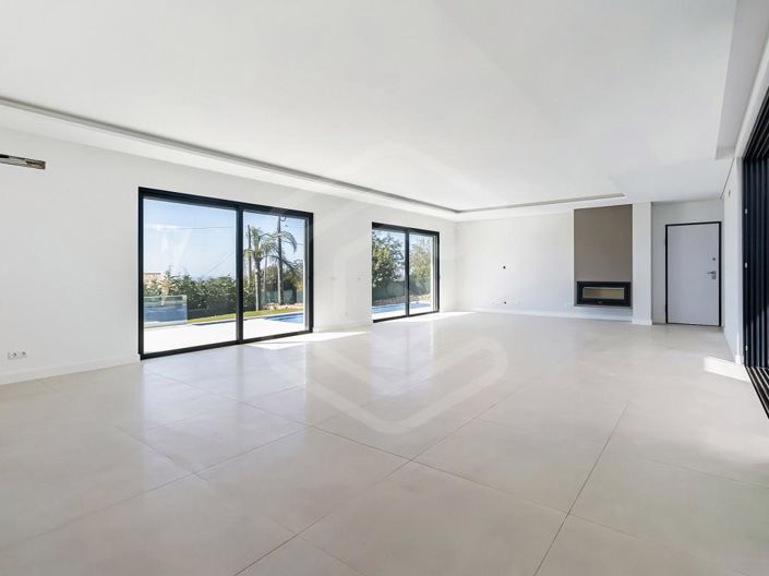 Image No.6-5 Bed House for sale