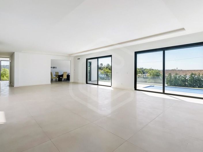 Image No.7-5 Bed House for sale