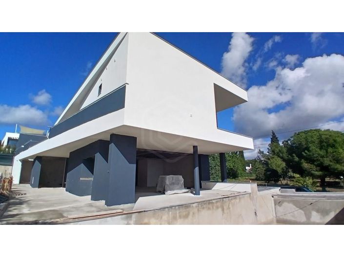 Image No.26-4 Bed House for sale