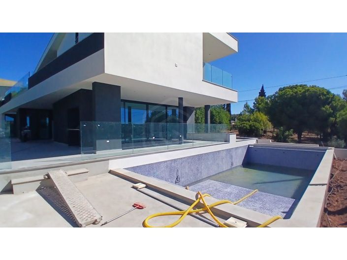 Image No.27-4 Bed House for sale