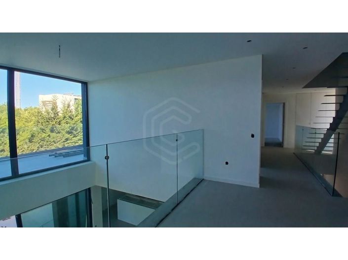 Image No.35-4 Bed House for sale