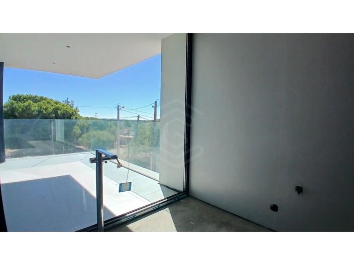 Image No.37-4 Bed House for sale