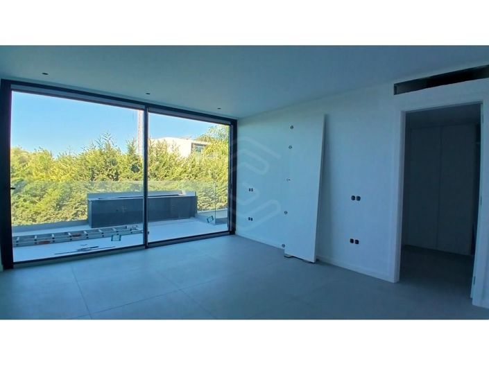 Image No.38-4 Bed House for sale